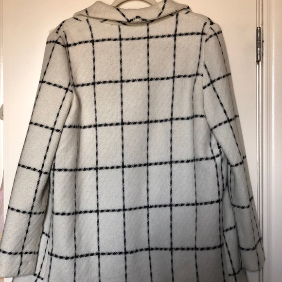 white and black trench coat - Picture 3 of 3